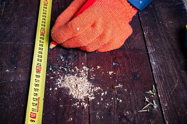 What are the essential accessories for a chic UK home?